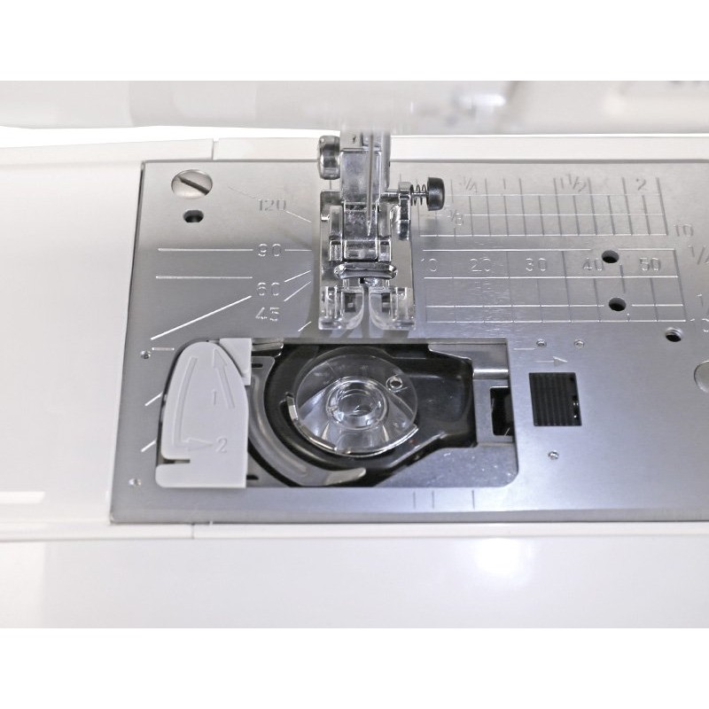 Компьютерная швейная машина Janome Clio 200